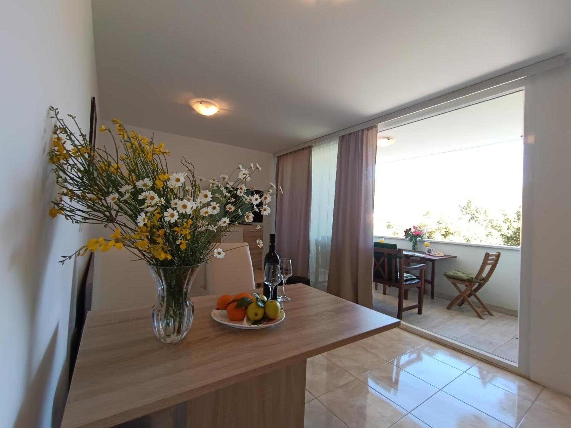 Apartment Maurora Затон Екстериор снимка