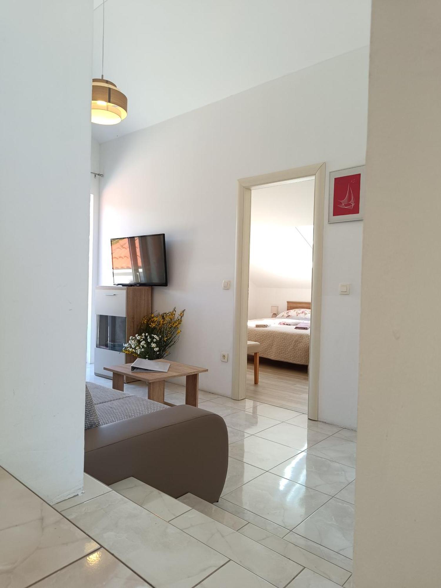 Apartment Maurora Затон Екстериор снимка